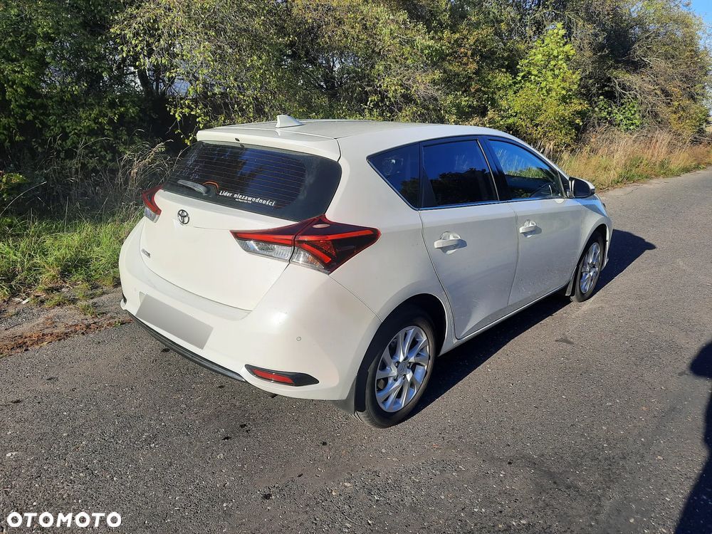 Toyota Auris 1.6 Premium - 5