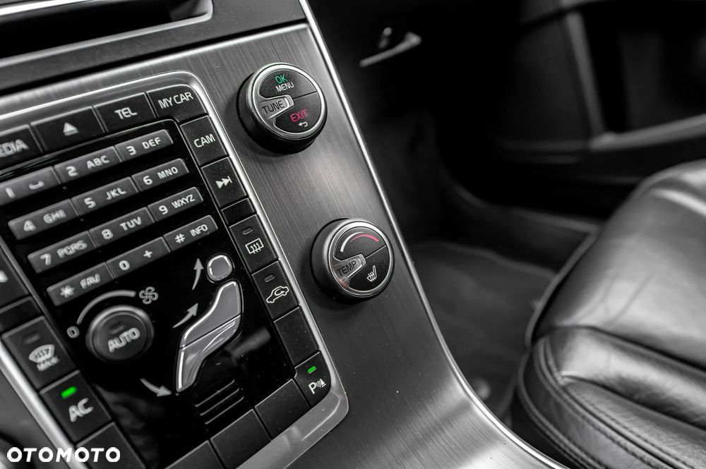 Volvo V60 D5 Geartronic Momentum - 32
