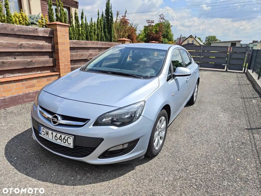 Opel Astra IV 1.4 T Business EU6 - 1