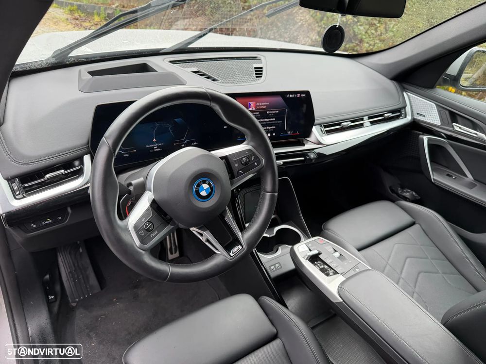 BMW iX1 eDrive20 Pack Desportivo M - 12
