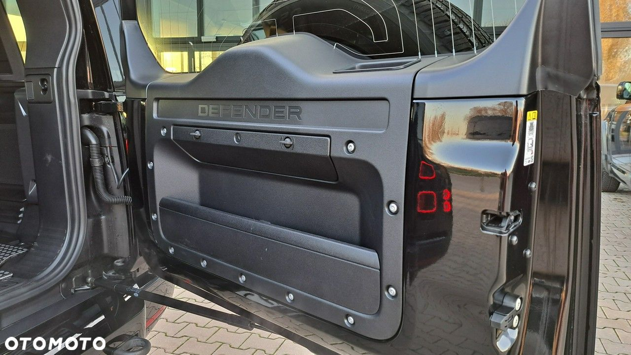 Land Rover Defender - 39