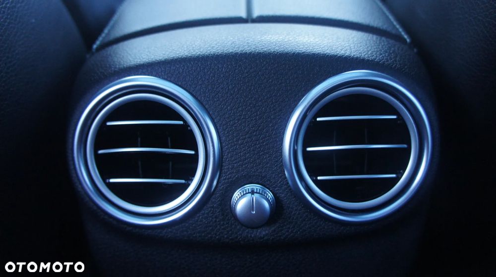 Mercedes-Benz Klasa C 200 9G-TRONIC AMG Line - 31