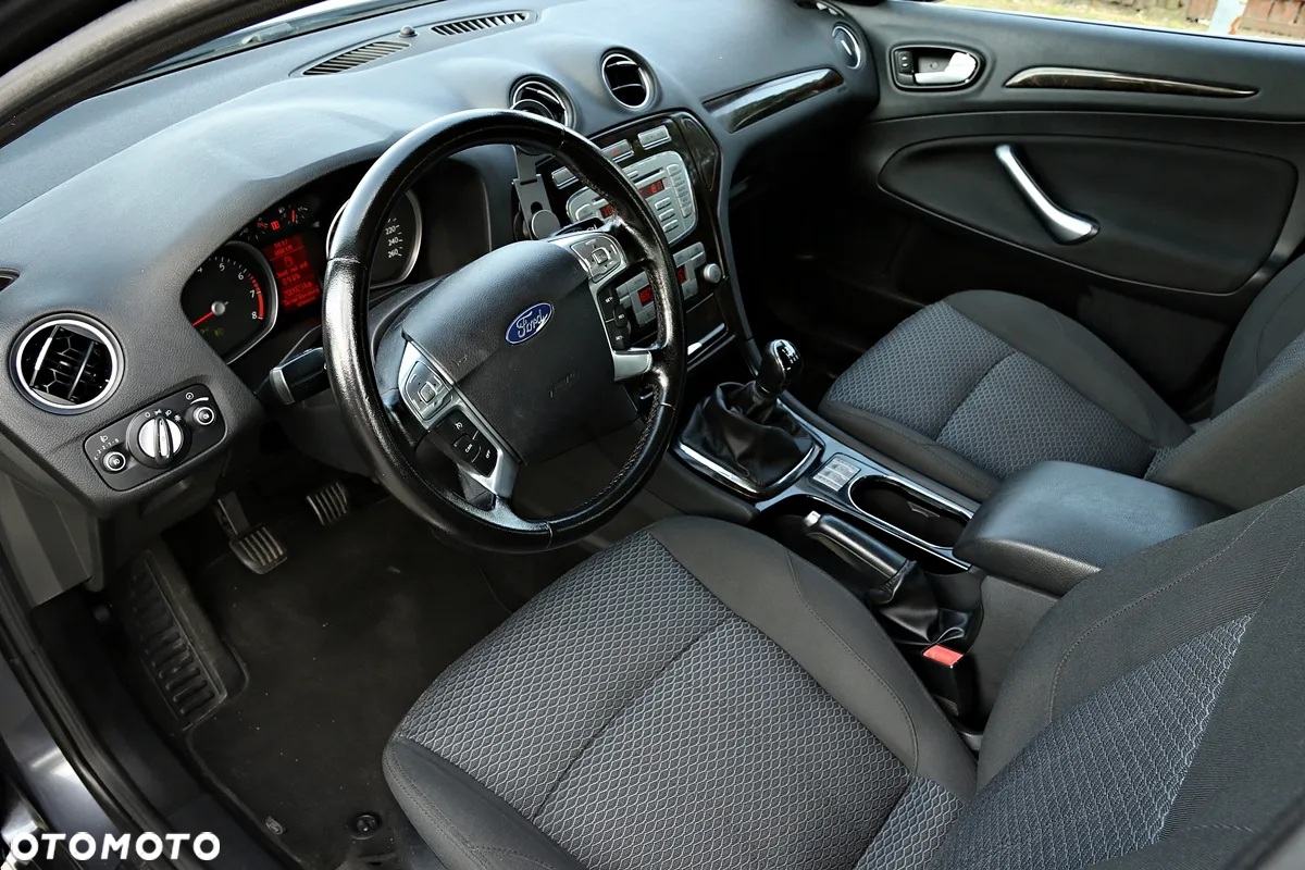 Ford Mondeo 2.0 Ghia - 5