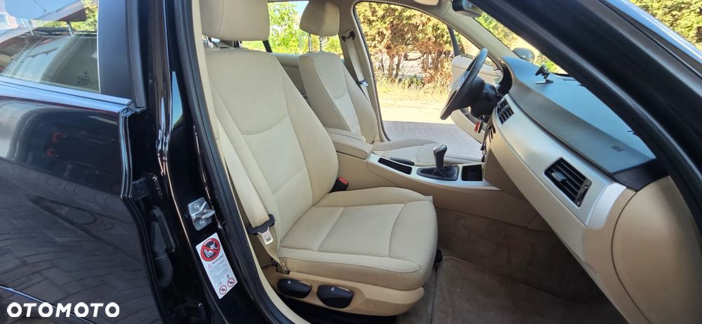 BMW Seria 3 318d DPF Edition Exclusive - 34