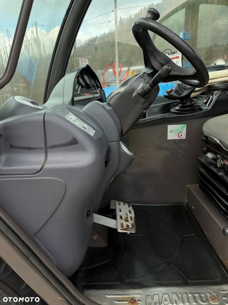 Manitou MT932 Ładowarka Teleskopowa 9m wysuw!  UDŹWIG 3,2 TONY! Przebieg 2600 mtg. jak Nowa z SALONU 2016 rok z Norwegii z Gospodarstwa rolnego! Silnik DEUTZ 110 km. Aktualne Serwisy w Dekra. Nowy Model sterowane wszystko z 1 dżojstika. Widły i łyżka. Ani deka luzu czy wycieku. OKAZJA! Jazda REWERS + 4 biegi. Skręt 3 tryby. - 24