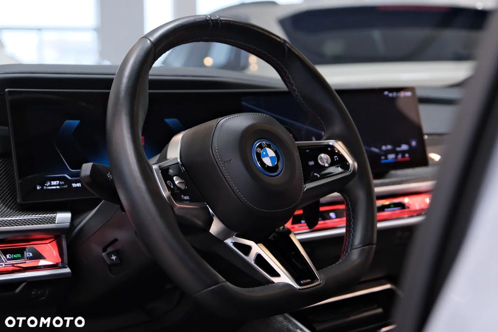 BMW Seria 7 M760e PHEV xDrive Individual Edition sport - 22