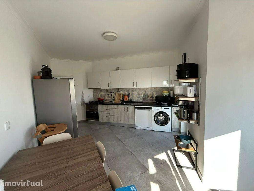 Apartamento Renovado com Vista Rio em Amora, Seixal - Grande imagem: 2/7
