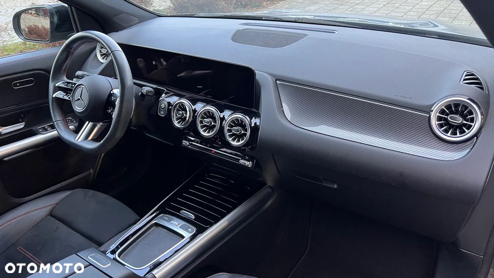 Mercedes-Benz GLA 200 AMG Line - 13