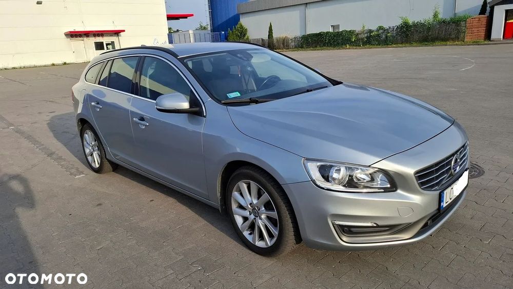 Volvo V60 D2 Momentum - 2