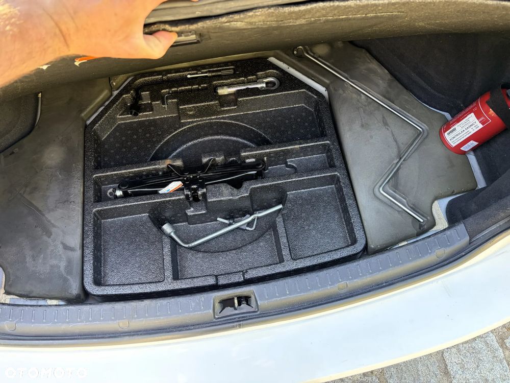 Toyota Avensis 1.8 Active - 10