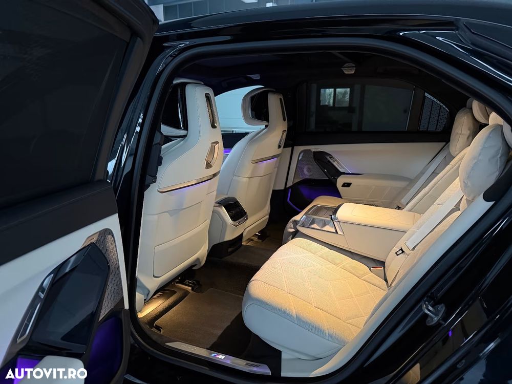 BMW Seria 7 740d xDrive MHEV - 12