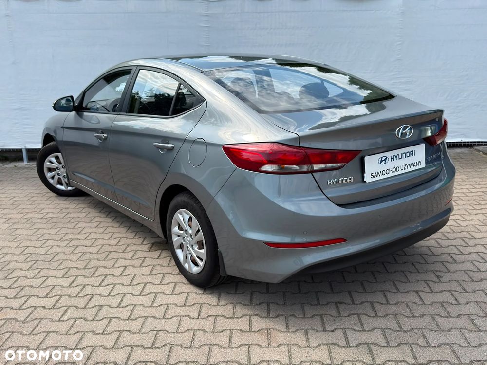 Hyundai Elantra 1.6 Classic Plus - 3