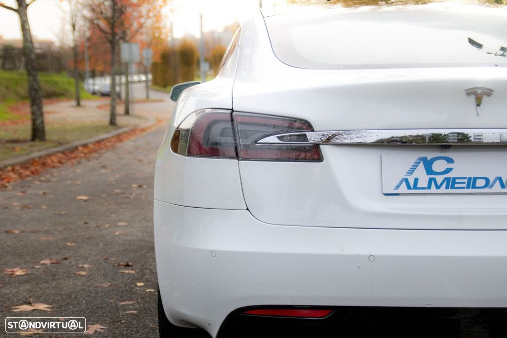 Tesla Model S 90D AWD - 42