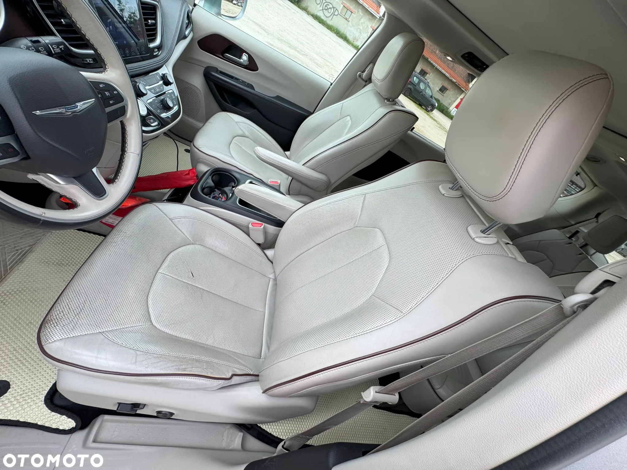 Chrysler Pacifica - 22