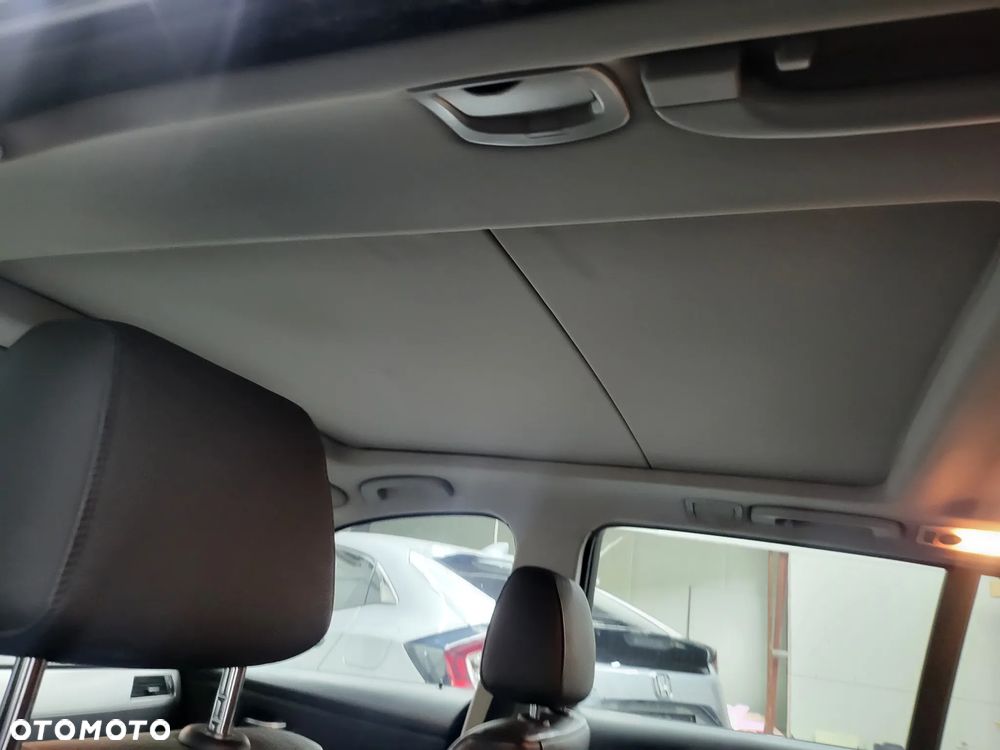BMW Seria 3 318i - 18