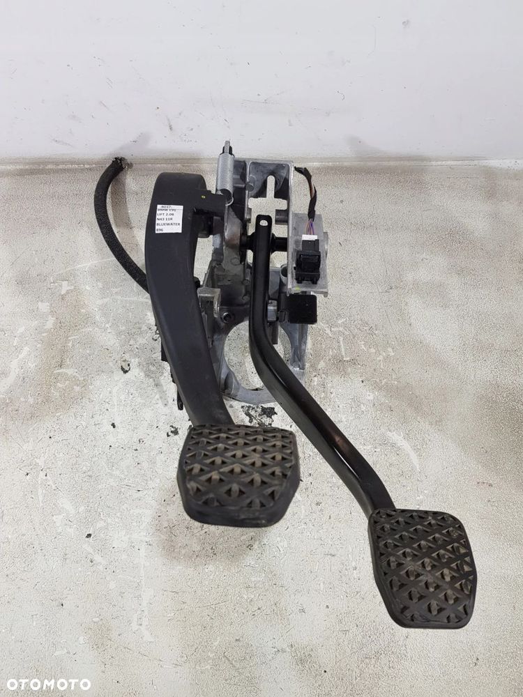 PEDAŁ SPRZĘGŁA HAMULCA 6778977 BMW E87 E90 E91 LCI EUR 2.0B - 1
