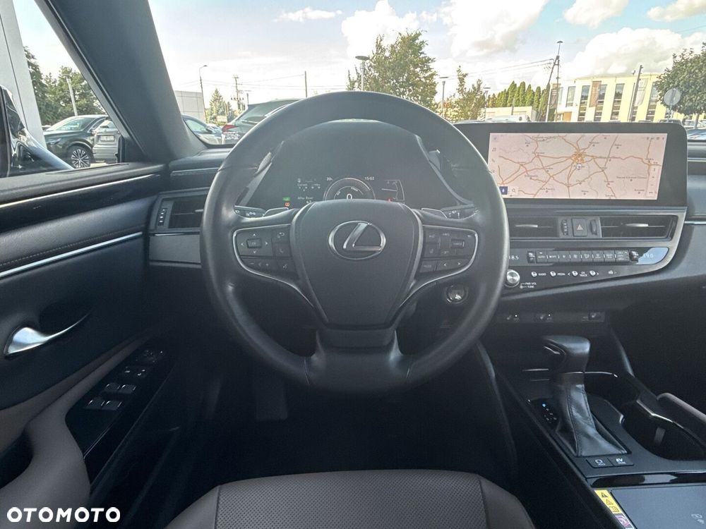 Lexus ES 300h Business Edition - 24