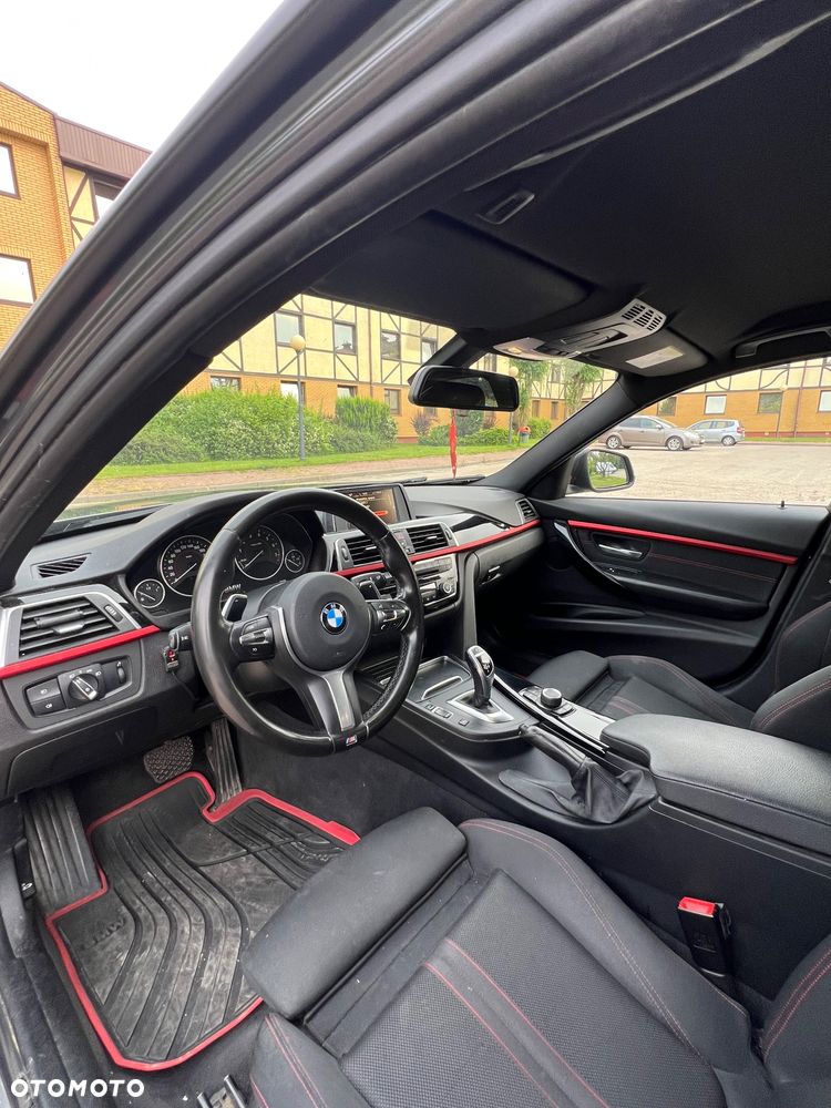 BMW Seria 3 330i Sport - 29