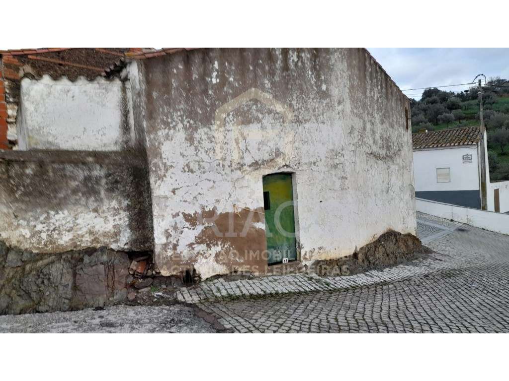 Casa de Gaveto ( 2 frentes) para Recuperar - Vila de Barrancos - Grande imagem: 3/22