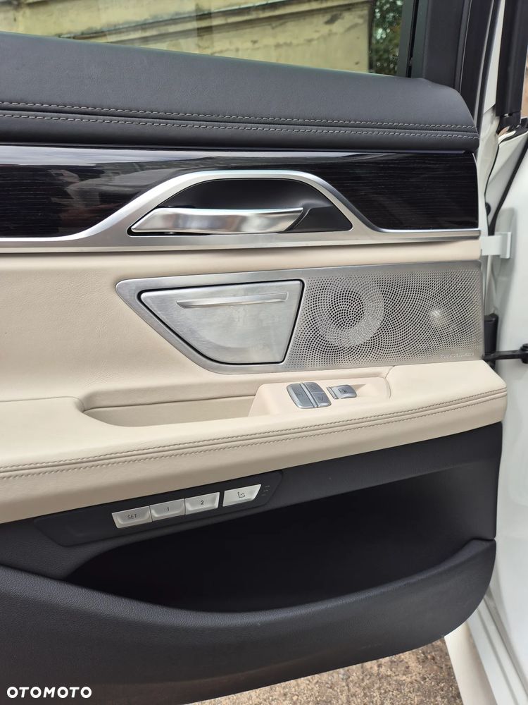 BMW Seria 7 740d xDrive - 17