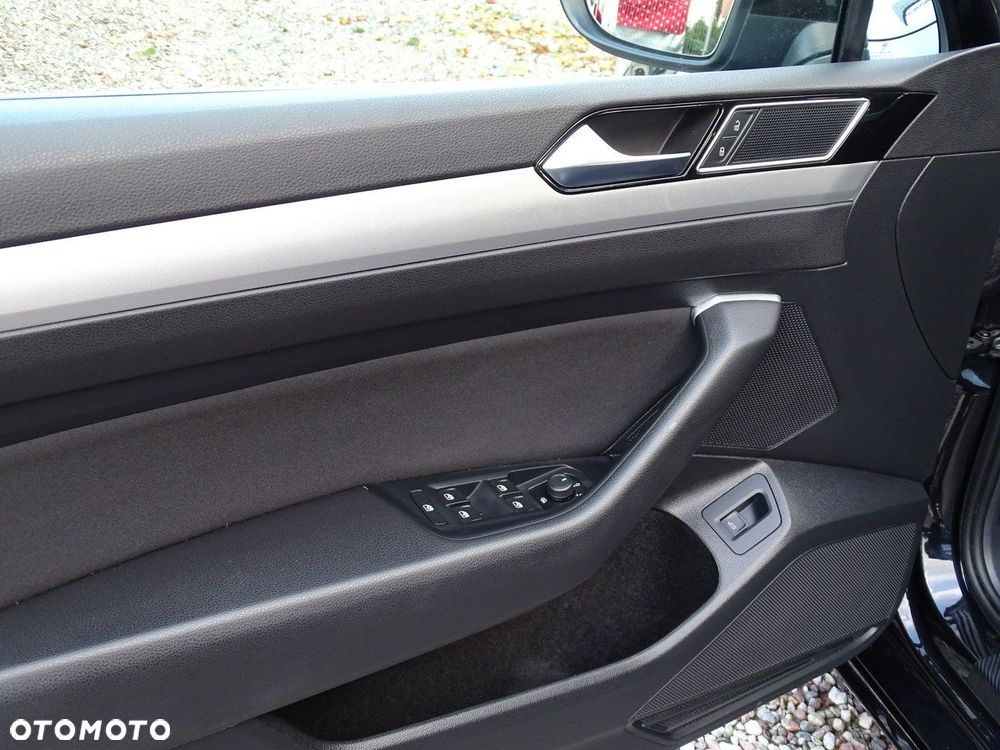Volkswagen Passat - 16