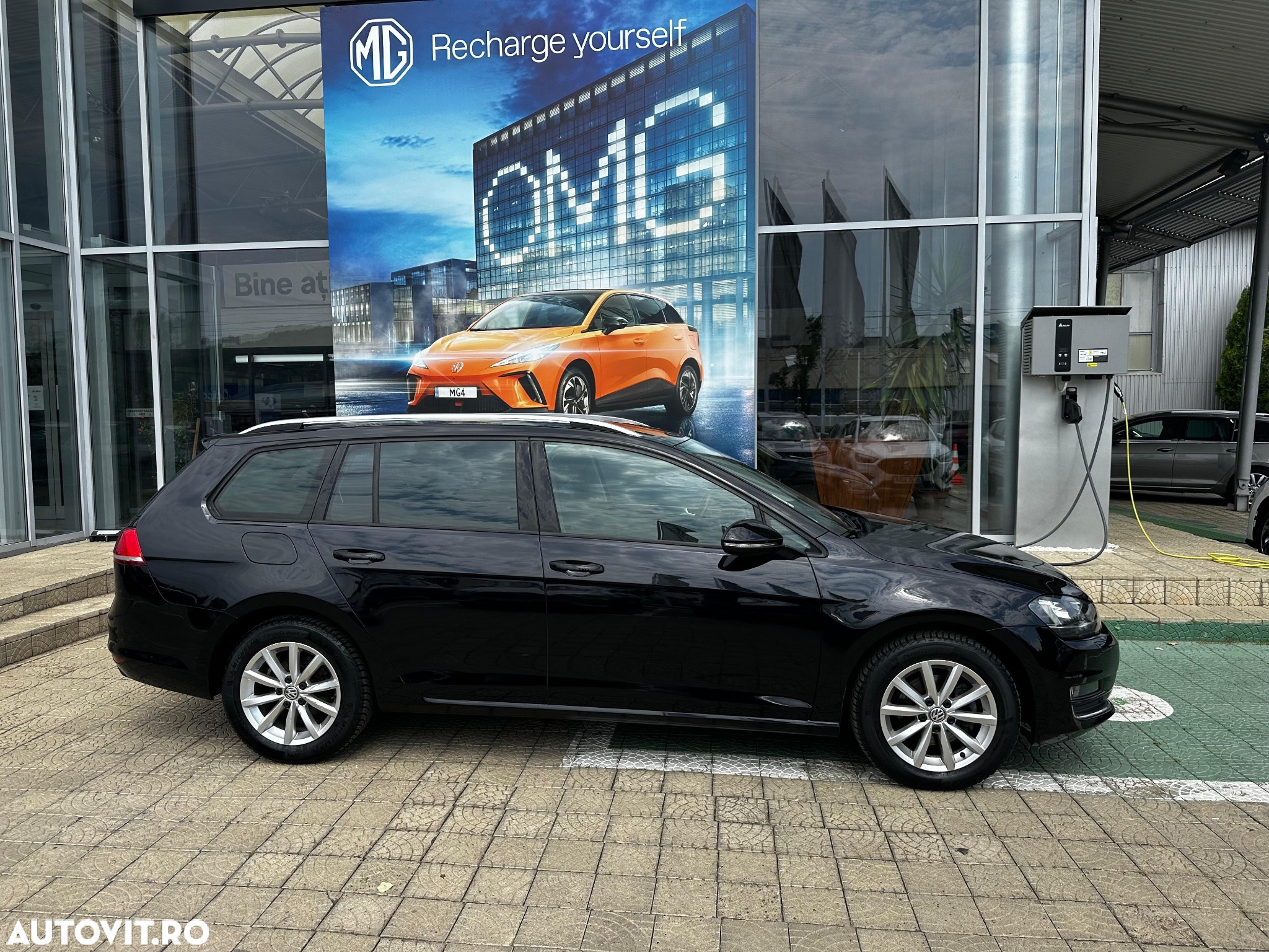 Volkswagen Golf 1.6 TDI BlueMotion Technology DSG Lounge - 4