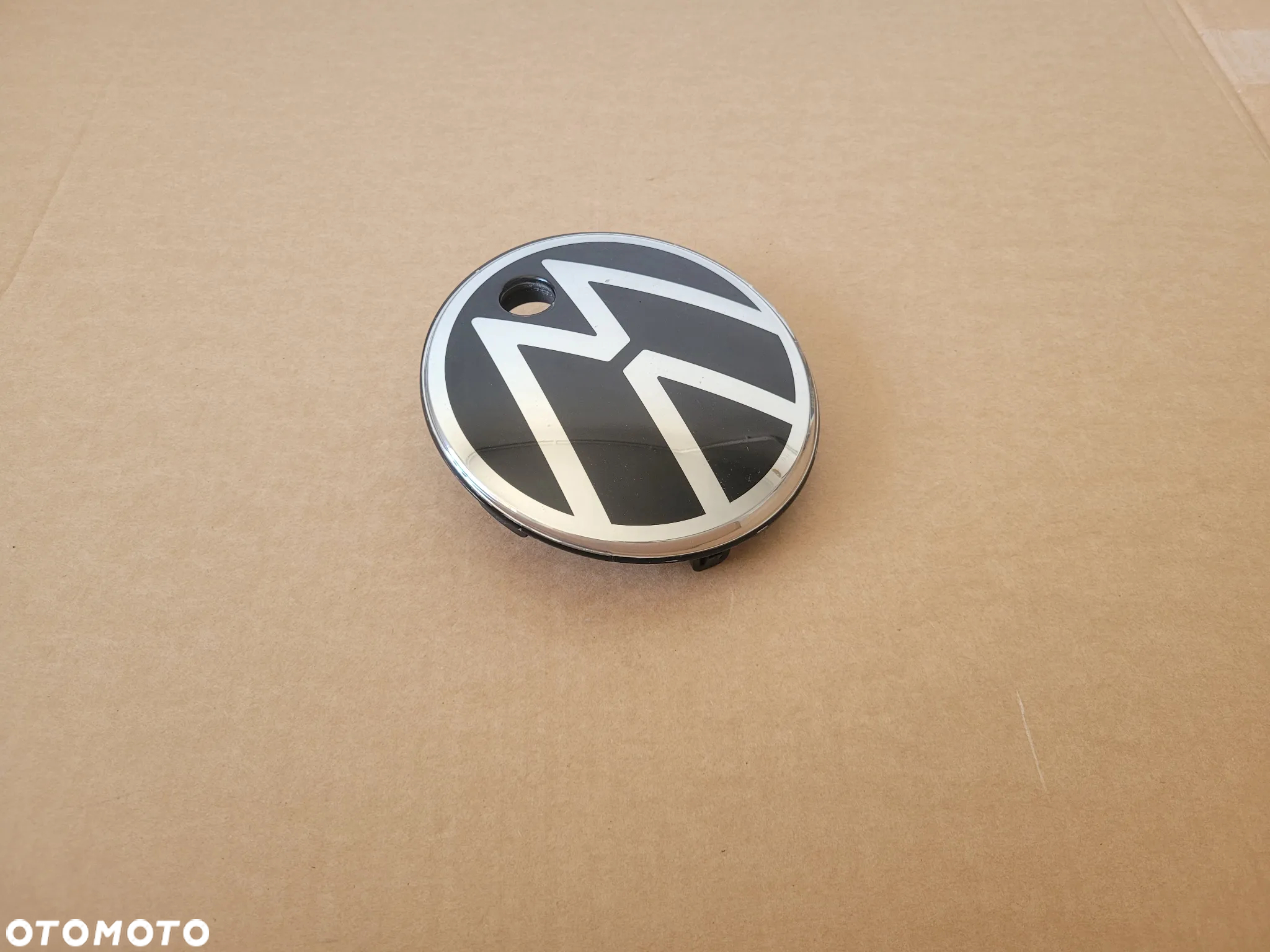 EMBLEMAT LOGO ZNACZEK POD KAMERĘ VW ARTEON LIFT R-LINE 3G7853601C - 9