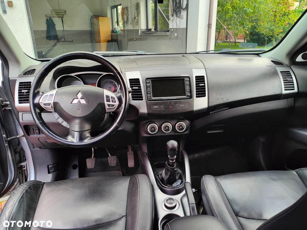 Mitsubishi Outlander 2.2 DID Instyle NAVI - 14
