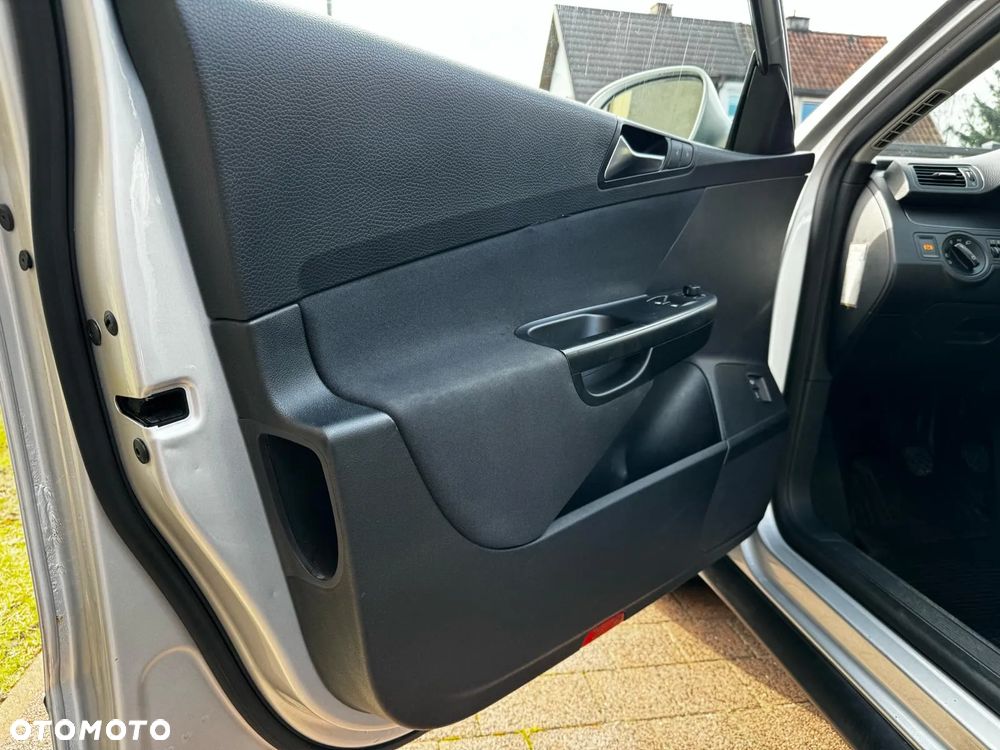 Volkswagen Passat 1.4 TSI BMT Trendline - 19