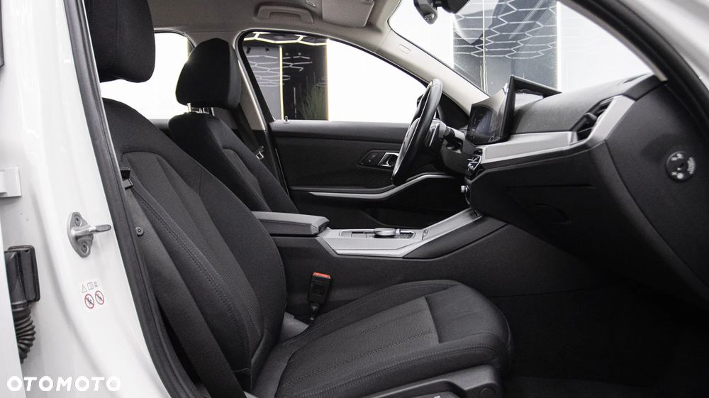 BMW Seria 3 318i Sport Line - 20