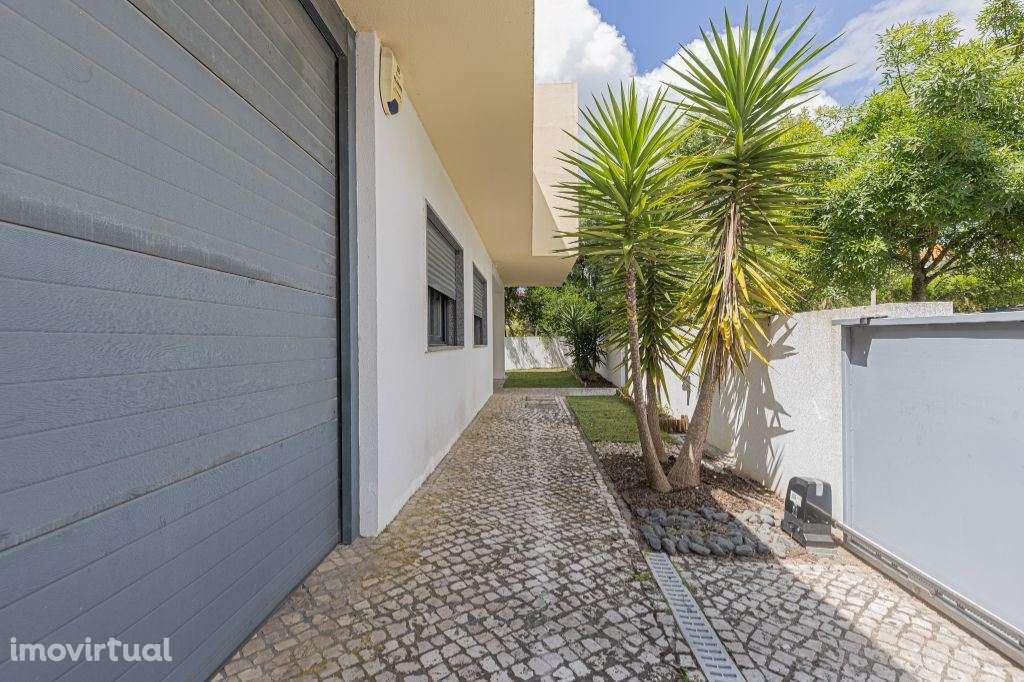 Moradia V4 em Santo António da Charneca, Barreiro  Conforto, Espaço... - Grande imagem: 4/18