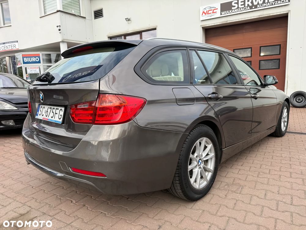 BMW Seria 3 318d Luxury Line - 9