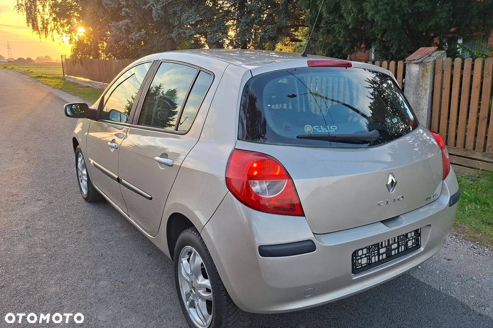 Renault Clio - 7