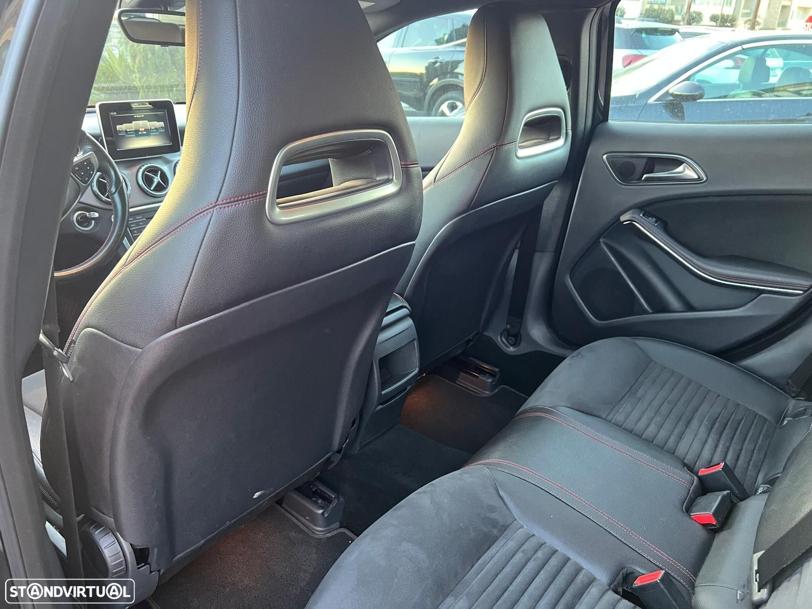 Mercedes-Benz GLA 180 CDi AMG Line - 14