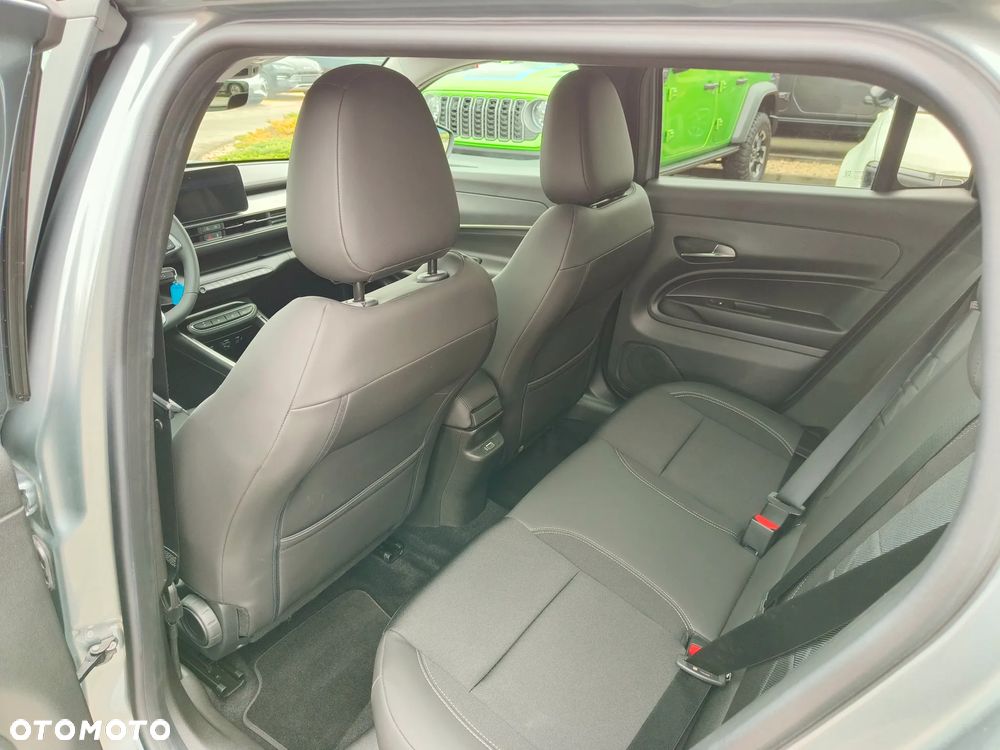 Jeep Avenger 1.2 T3 mHEV Altitude FWD eDCT6 - 12