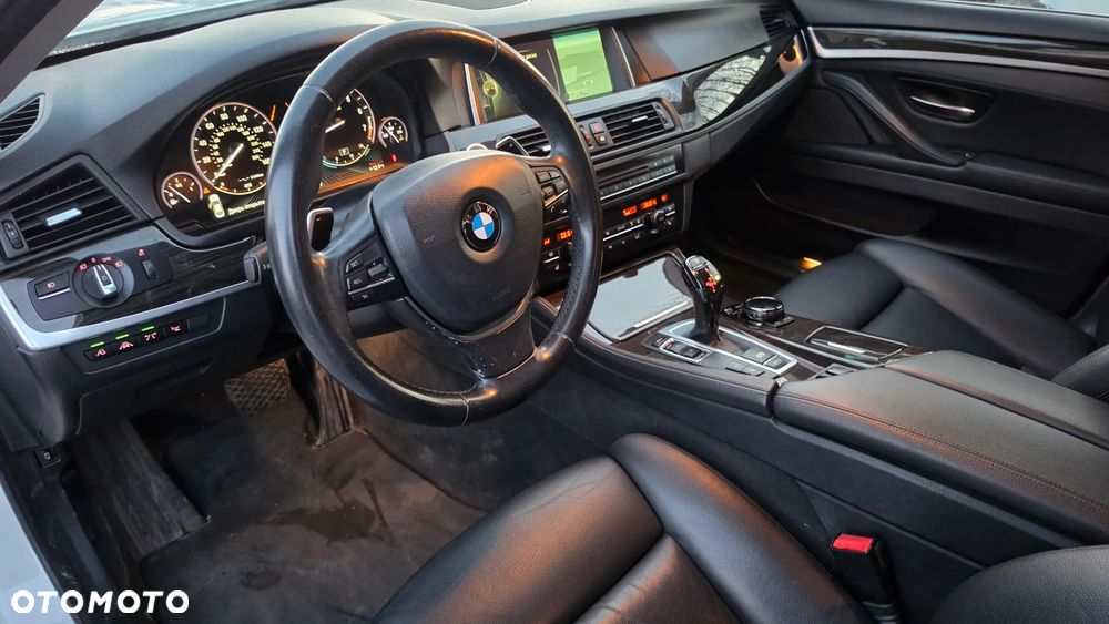 BMW Seria 5 535i Sport-Aut Luxury Line - 13