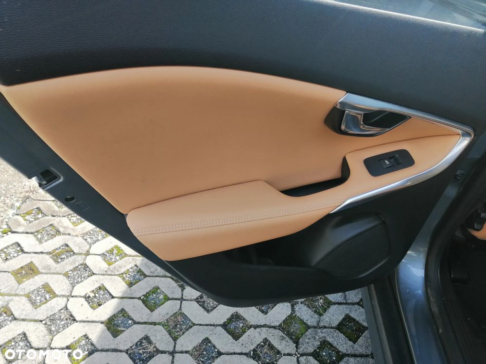 Volvo V40 Cross Country T3 Geartronic Summum - 22