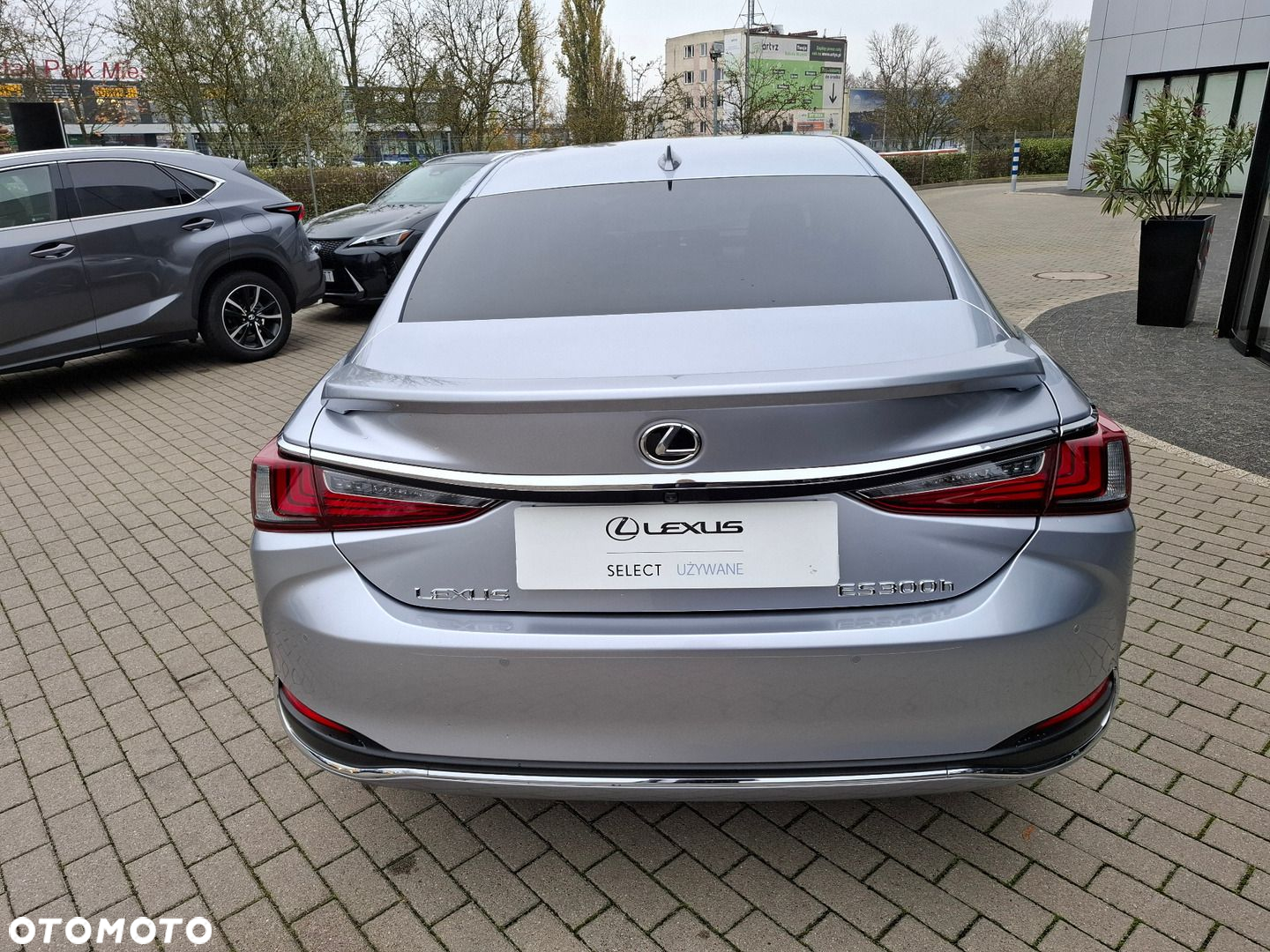 Lexus ES - 4