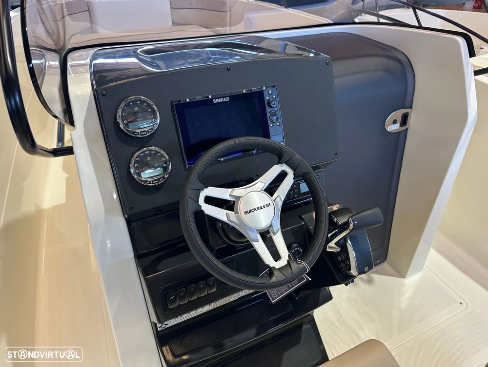 Quicksilver Activ 805 Open - 16