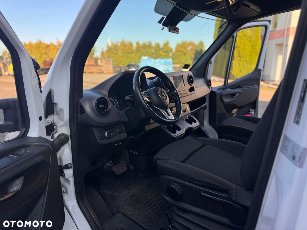 Mercedes-Benz Sprinter 319 V6 - 12