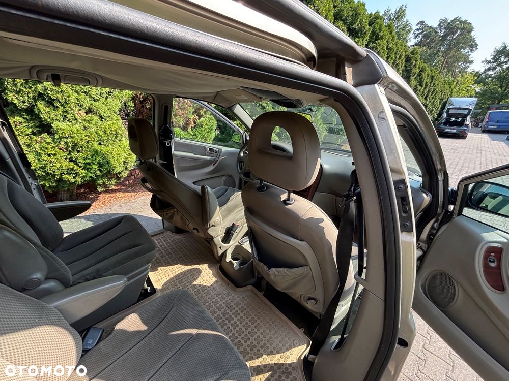 Chrysler Grand Voyager - 18