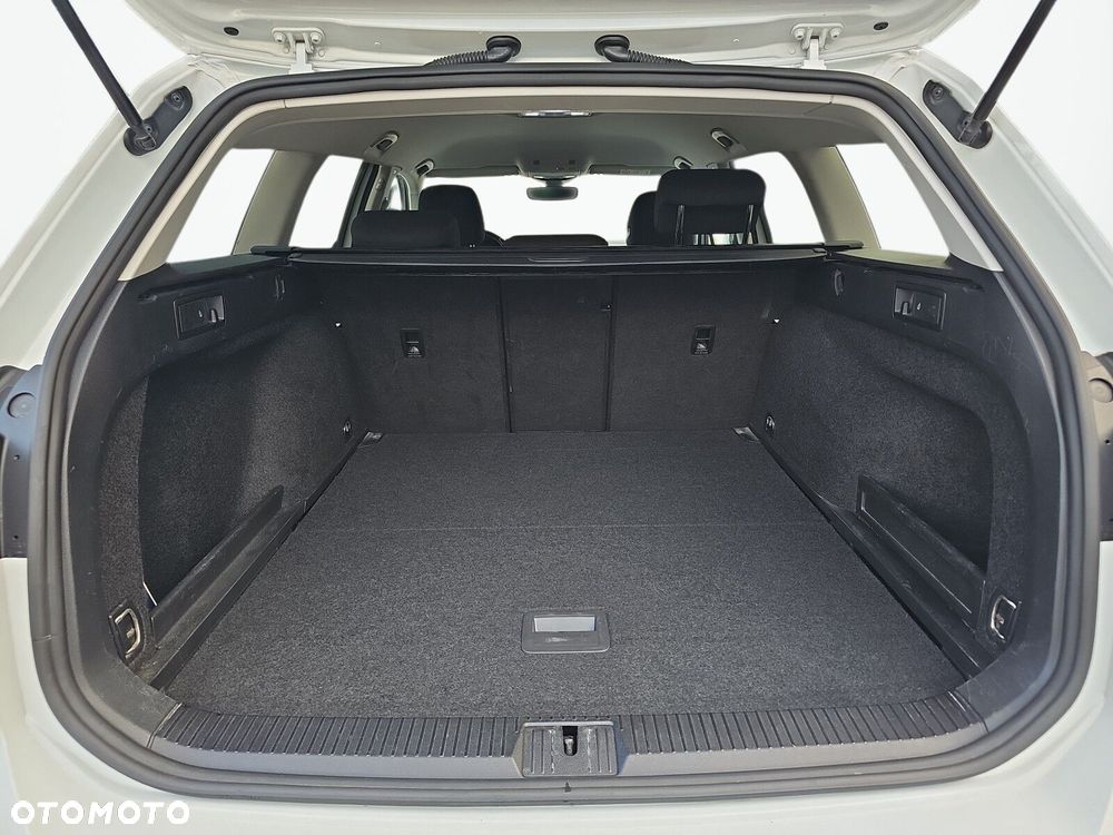 Volkswagen Passat - 26