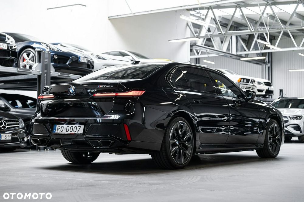 BMW Seria 7 M760e PHEV xDrive Individual Edition sport - 11