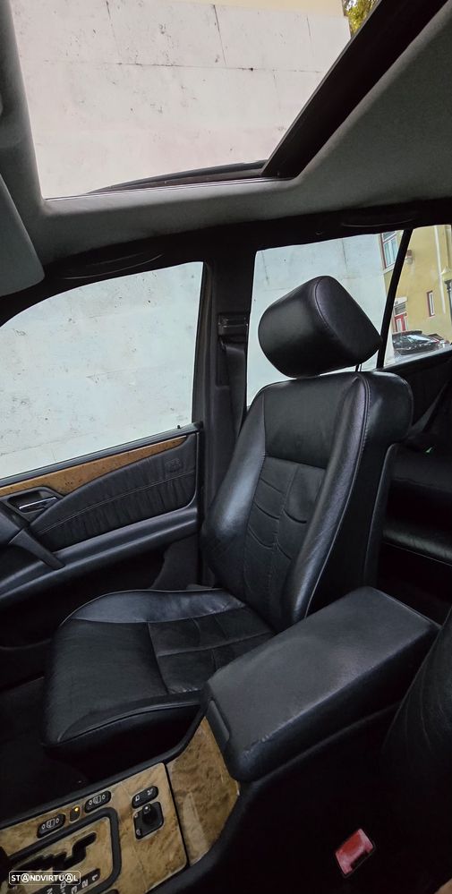 Mercedes-Benz E 300 TD Classic - 13