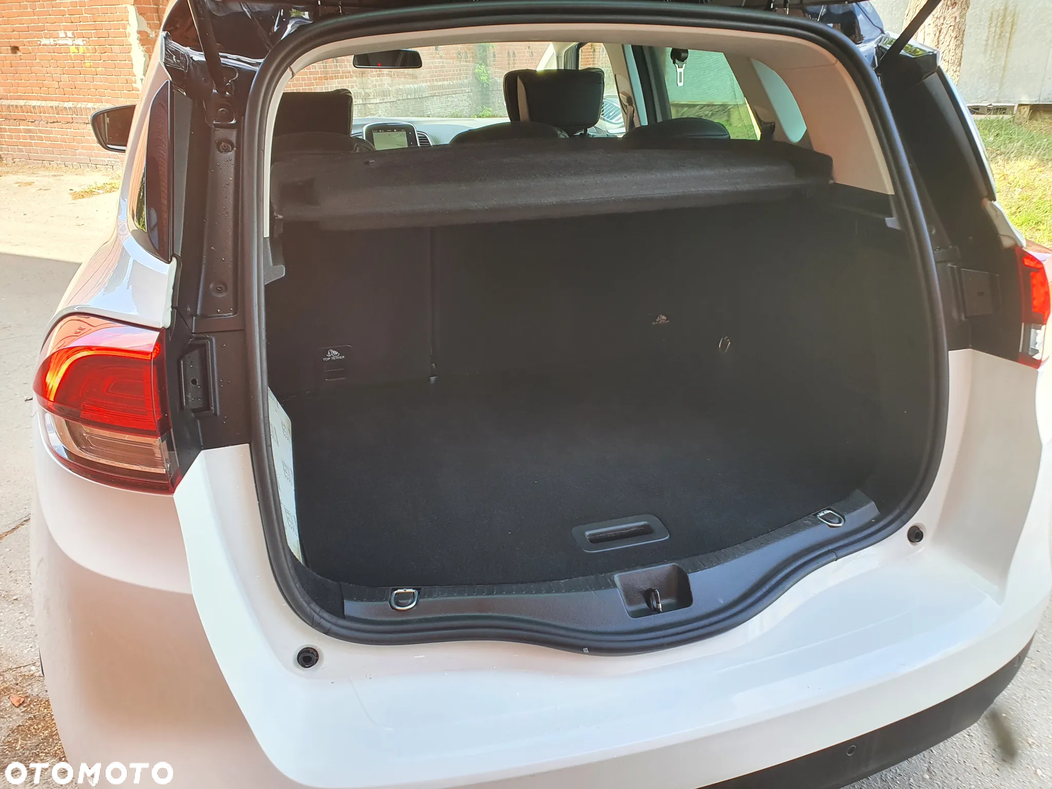 Renault Scenic TCe 140 GPF EDC BLACK EDITION - 29