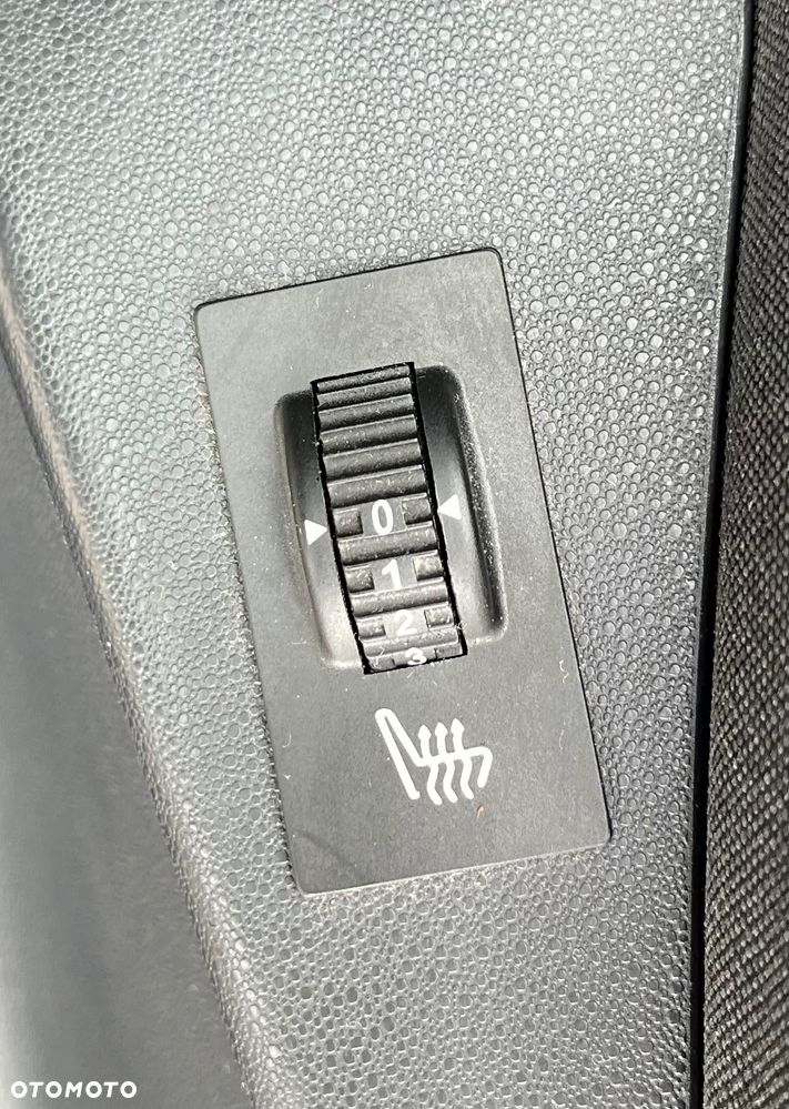 Peugeot 208 155 THP XY - 11
