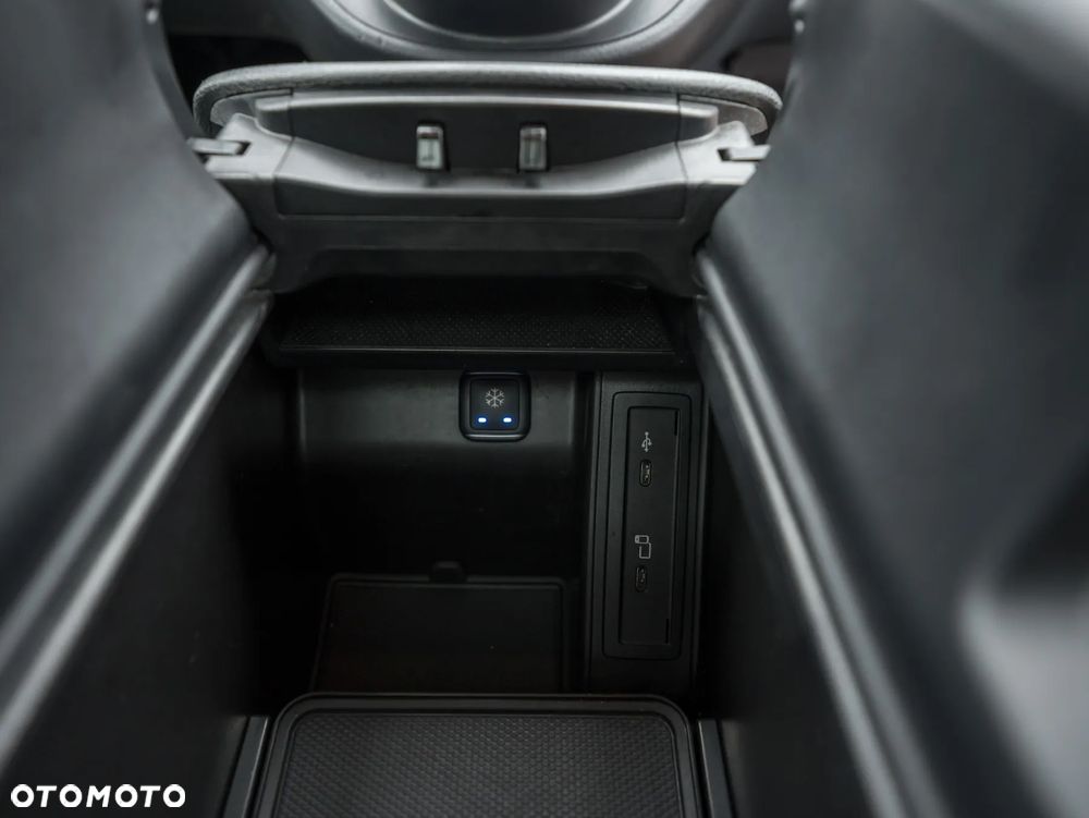 Mercedes-Benz Klasa V 300 d 4-Matic Exclusive 9G-Tronic (d³ugi) - 32