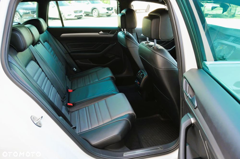 Volkswagen Passat Variant ver-variant-2-0-tdi-scr-dsg-4motion-elegance - 17