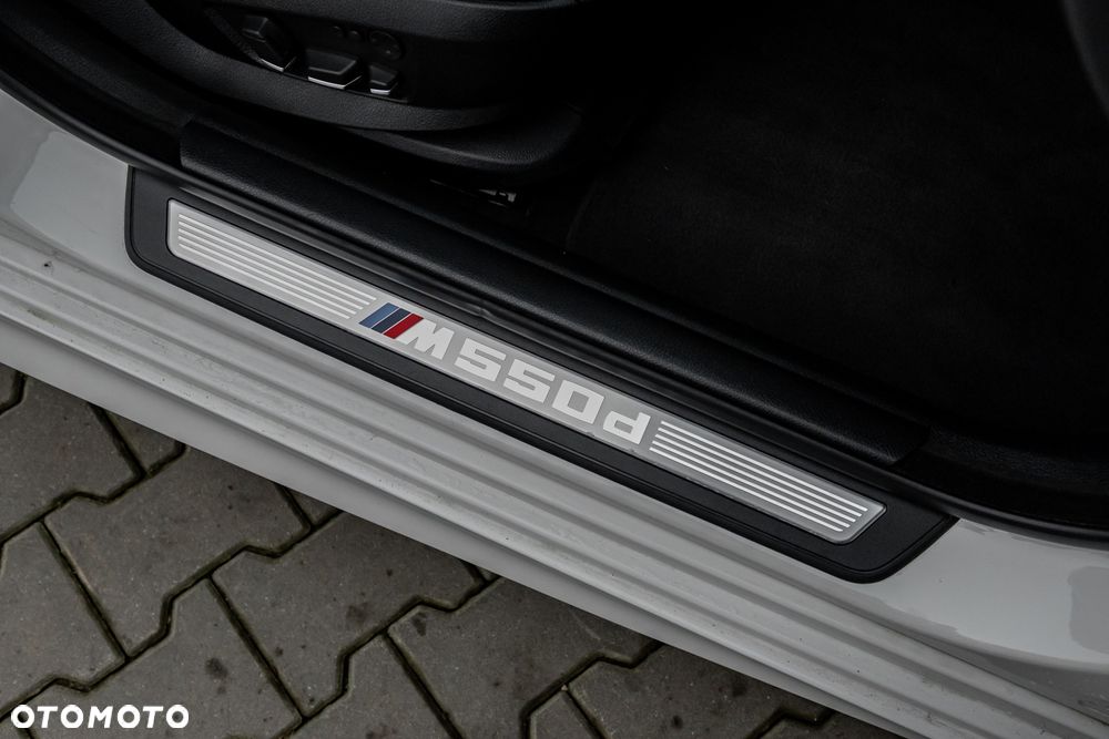 BMW Seria 5 M550d xDrive - 27