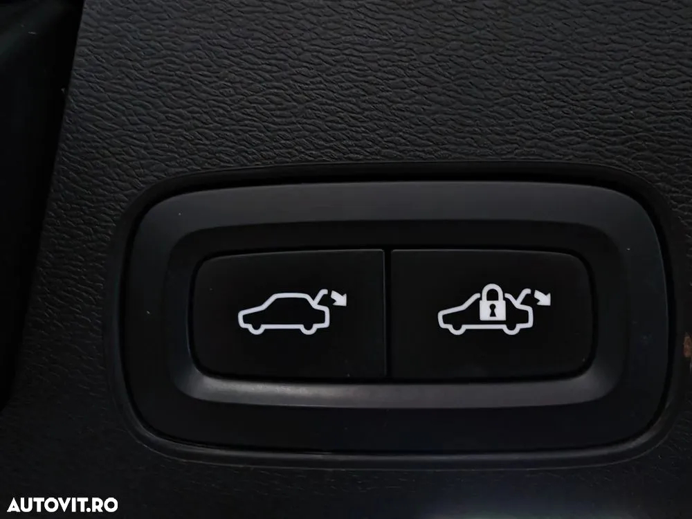 Volvo XC 60 T8 Twin Engine AWD Geartronic Momentum - 17